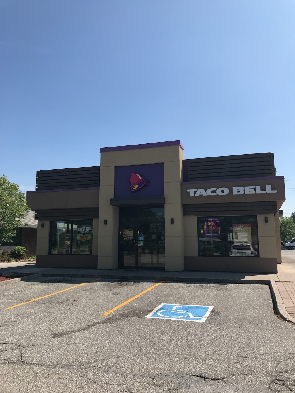 Taco Bell | 1790 Huron Church Rd, Windsor, ON N9C 2L4, Canada | Phone: (519) 977-0662