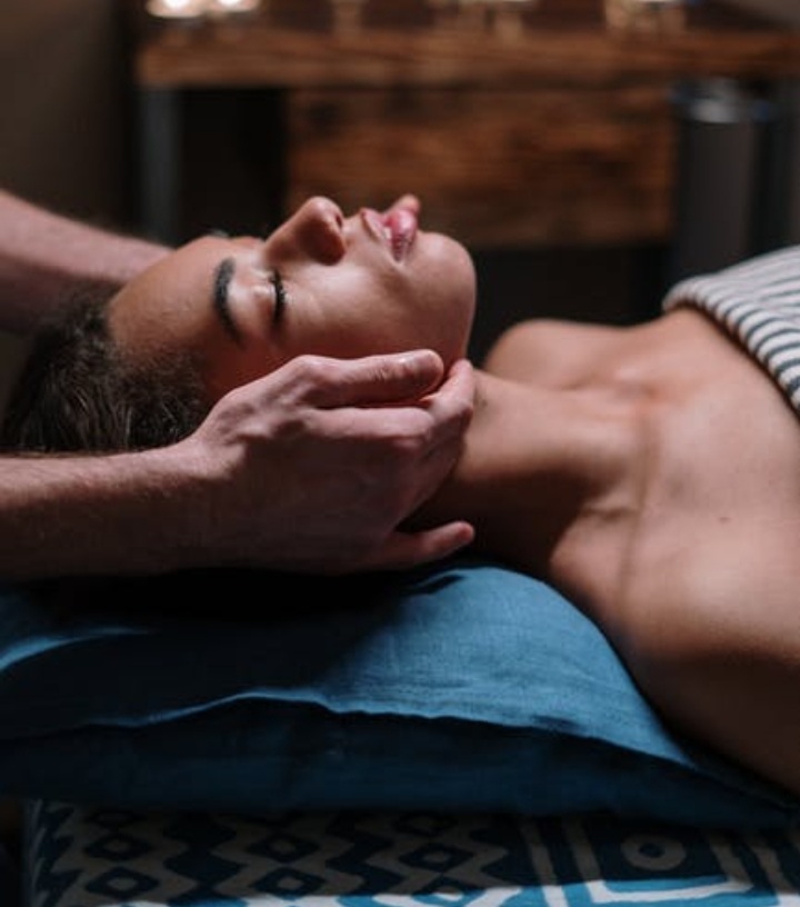 Mona Massage at Terwillegar | 1711 Towne Centre Blvd NW, Edmonton, AB T6R 0T7, Canada | Phone: (587) 566-9387