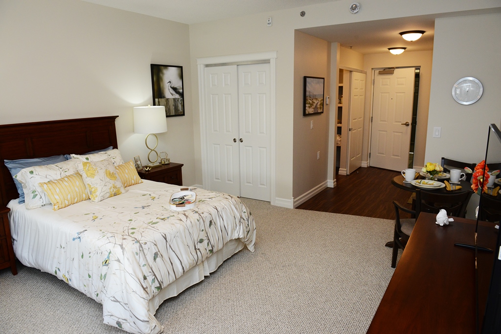 Seacliff Manor Retirement Residence | 30 Seacliff Dr E, Leamington, ON N8H 0E5, Canada | Phone: (519) 326-2624