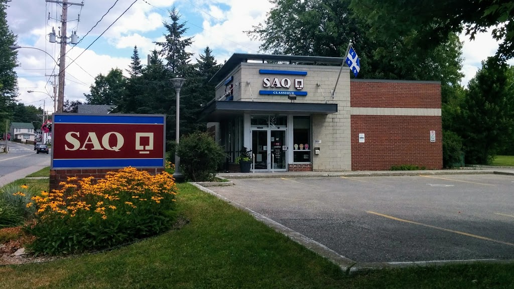 SAQ | 35 Rue Du Collége, Richmond, QC J0B 2H0, Canada | Phone: (819) 826-2500