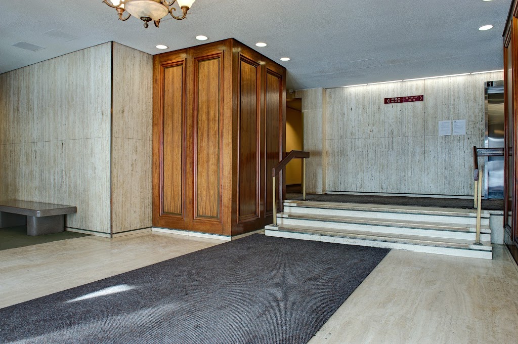 Urbandale Corporation - Lord Halifax Place | 2220 Halifax Dr, Ottawa, ON K1G 2W7, Canada | Phone: (613) 733-4077