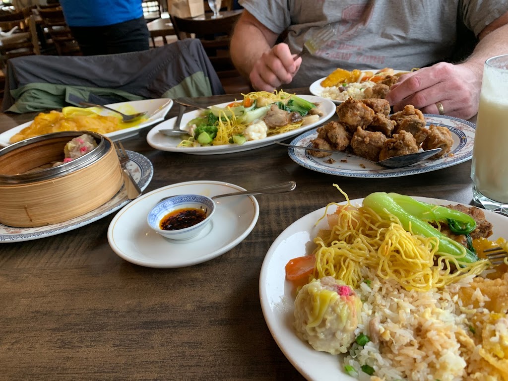 Silver Dragon Restaurant (Banff) | 109 Spray Ave, Banff, AB T1L 1J9, Canada | Phone: (403) 762-3939