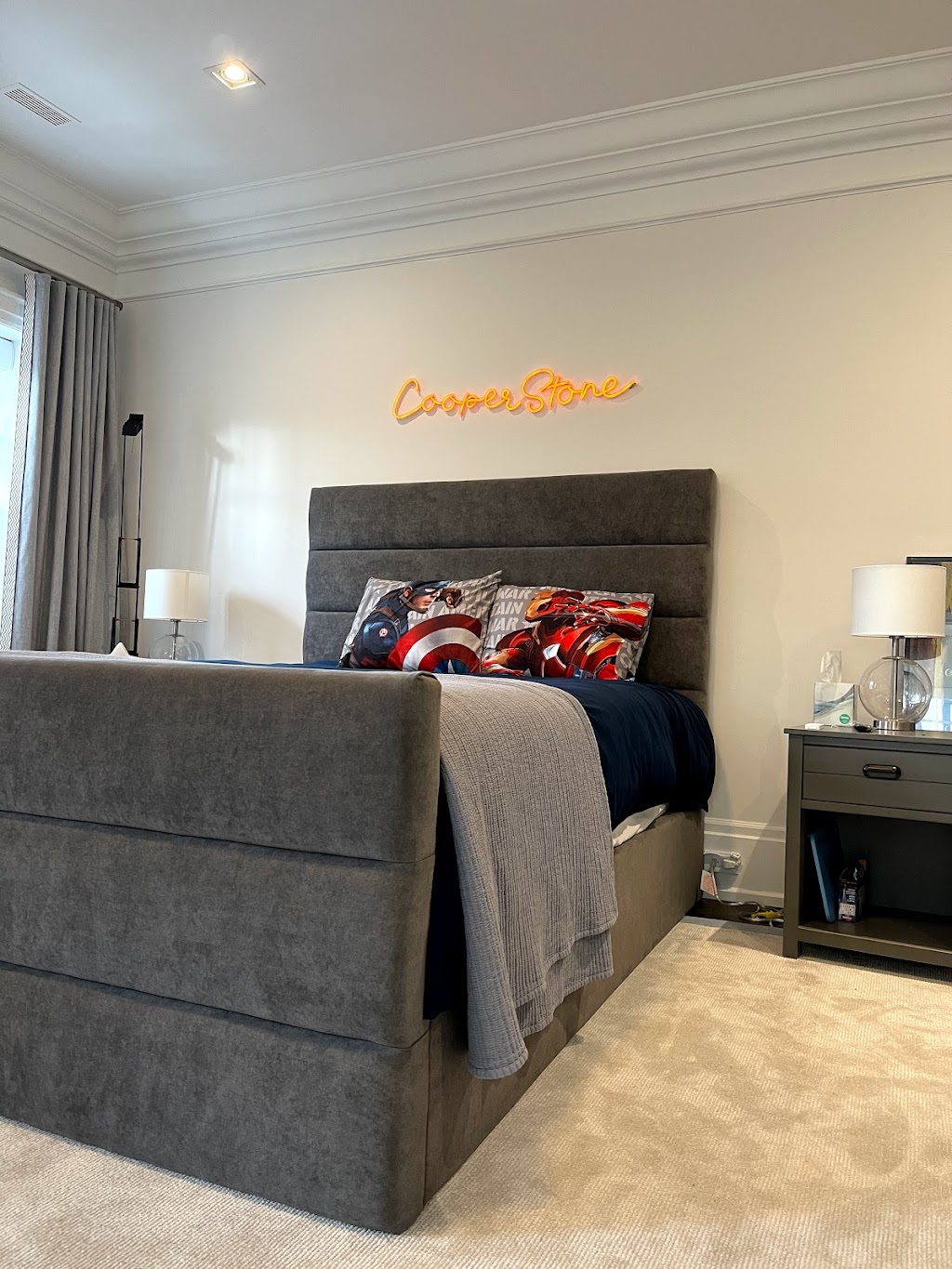 Something Neon | 8170 Chem. Devonshire, Mont-Royal, QC H4P 1K4, Canada | Phone: (866) 227-1555