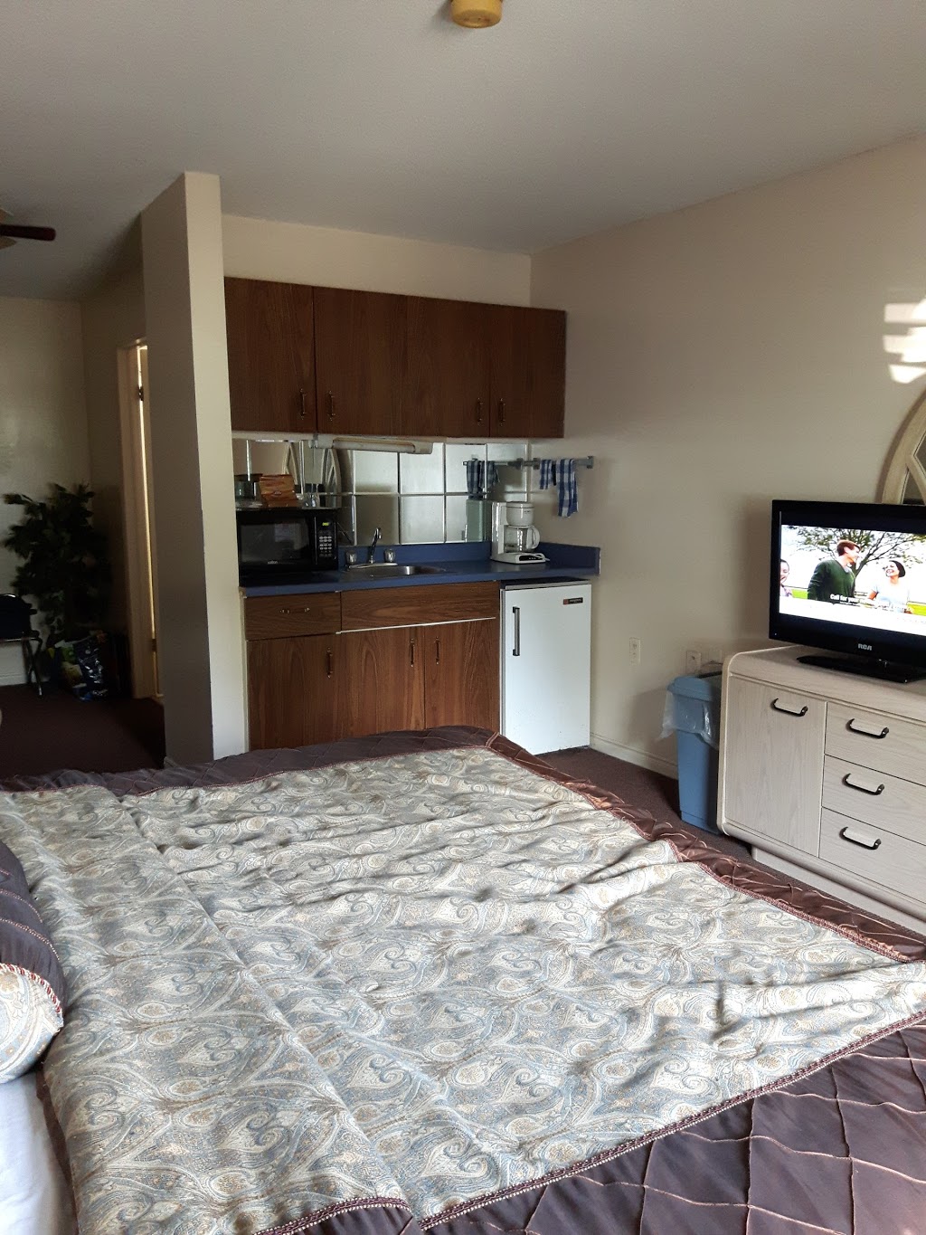 Princess Motel | 96 Main St, Bobcaygeon, ON K0M 1A0, Canada | Phone: (705) 738-5058