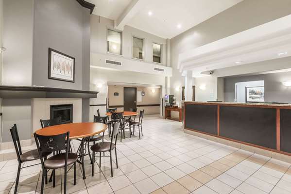 Super 8 by Wyndham Sainte Agathe Des Monts | 500 Rue Léonard, Sainte-Agathe-des-Monts, QC J8C 0A3, Canada | Phone: (819) 324-8880