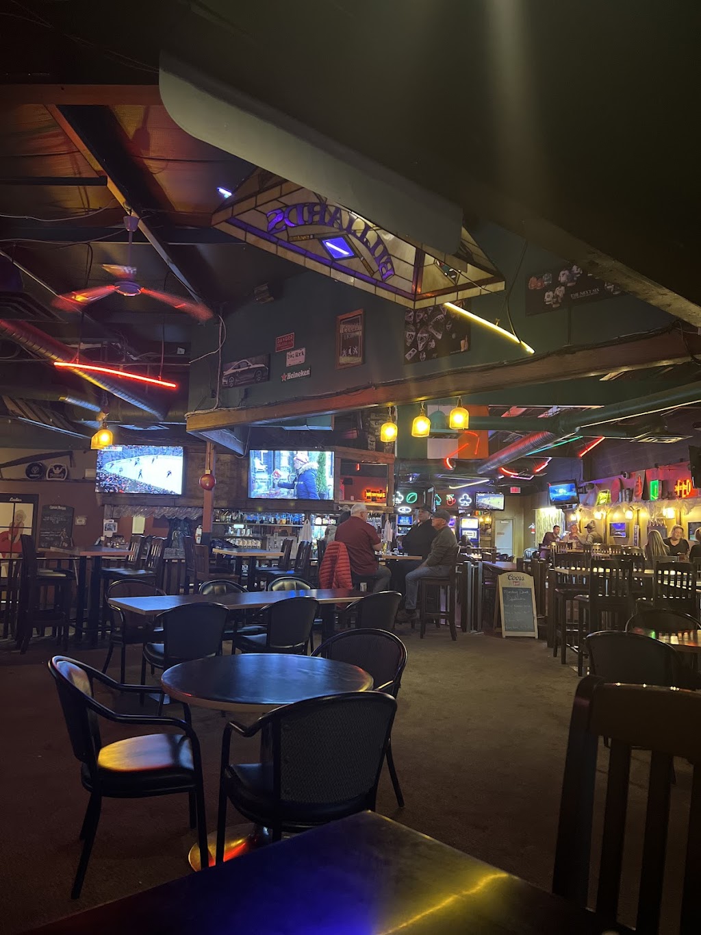 Chillabongs Bar & Grill | 69 Dunlop St #18, Red Deer, AB T4R 2G7, Canada | Phone: (403) 343-3332