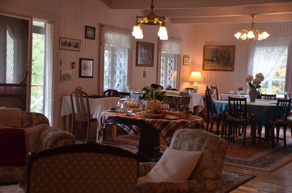 Auberge la Châtelaine | 830 Chem. des Falaises, La Malbaie, QC G5A 2V7, Canada | Phone: (418) 665-4064