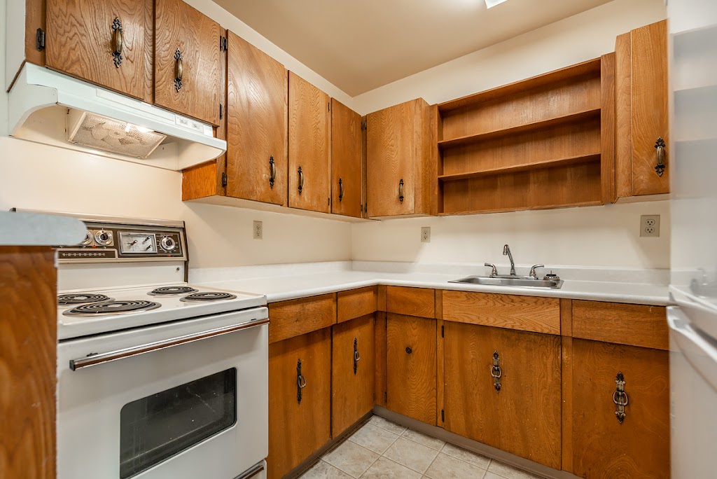 Gorge Vale Apartments | 1180 Colville Rd, Victoria, BC V9A 4P7, Canada | Phone: (250) 360-1983