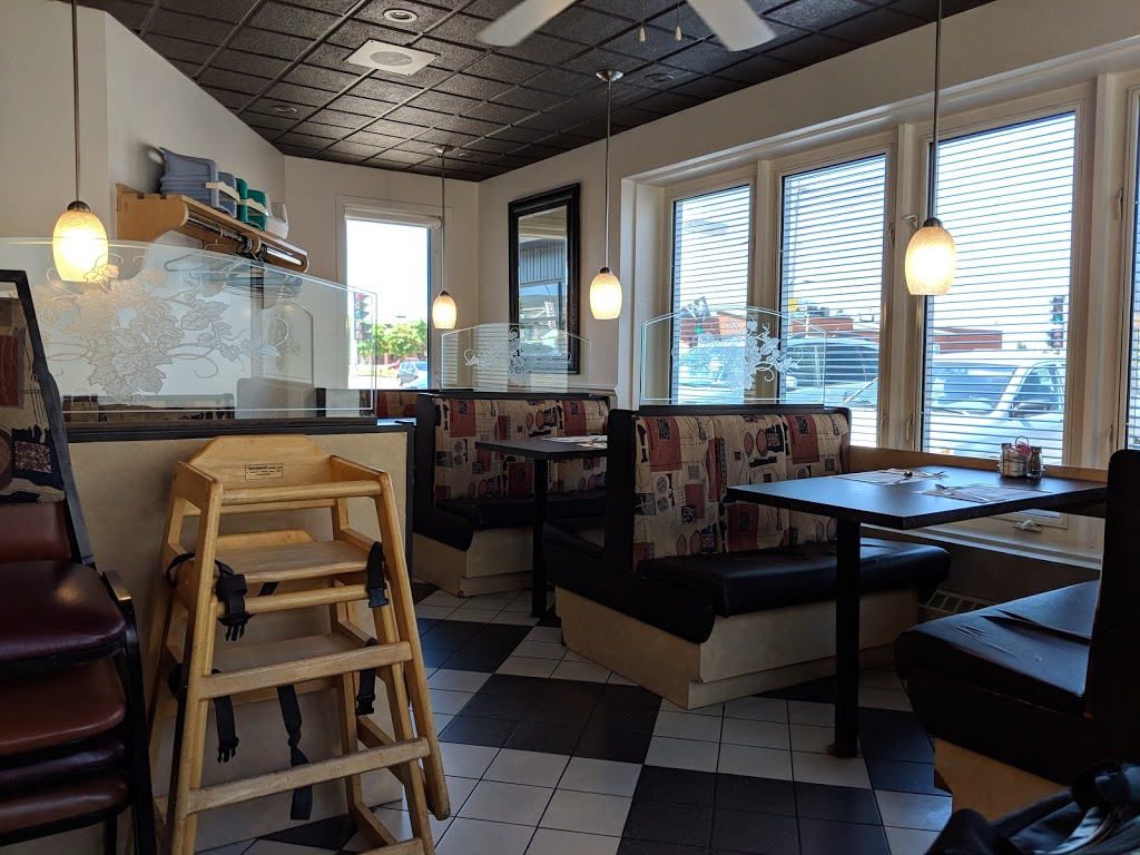 Restaurant Le Riverin | 276 Boulevard Ste Madeleine, Trois-Rivières, QC G8T 3L9, Canada | Phone: (819) 378-7900