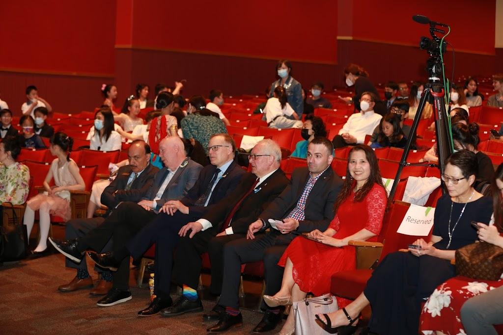 Canada Qichu Education Group | 1760 Marine Dr, West Vancouver, BC V7V 1J3, Canada | Phone: (778) 895-6635