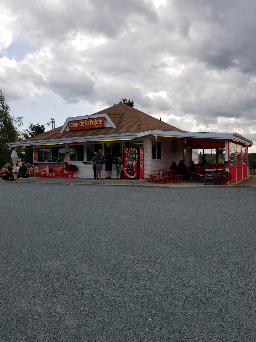 Reine de la Patate | 246 Rue Water, Danville, QC J0A 1A0, Canada | Phone: (819) 839-3183