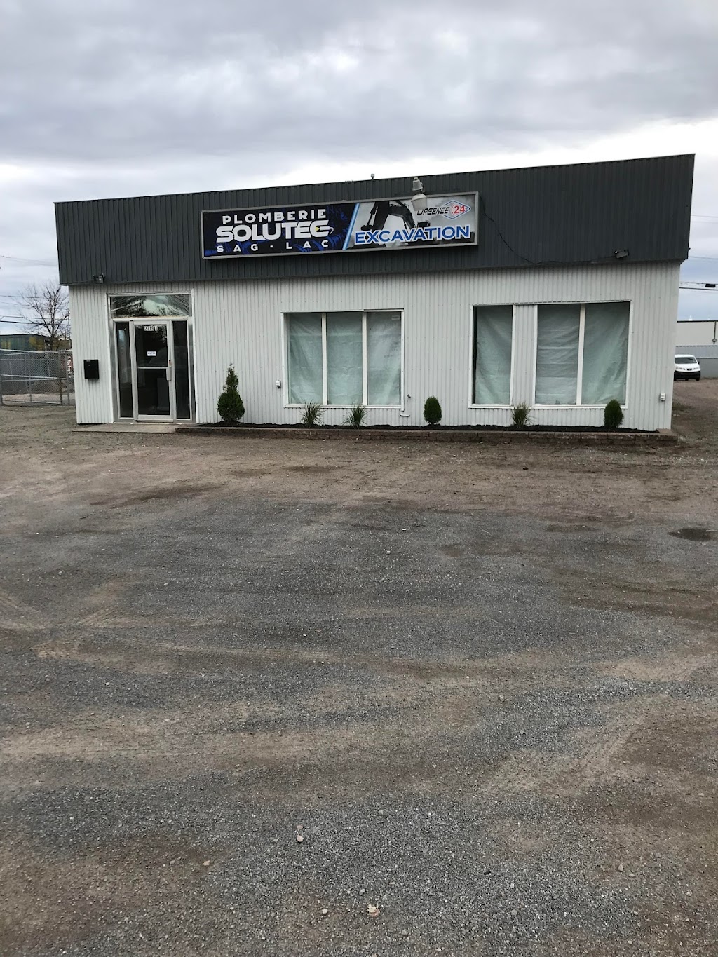PLOMBERIE SOLUTEC EXCAVATION Refoulement dégout-débouchage | 2719 Bd du Royaume, Jonquière, QC G7X 7V3, Canada | Phone: (418) 718-1488