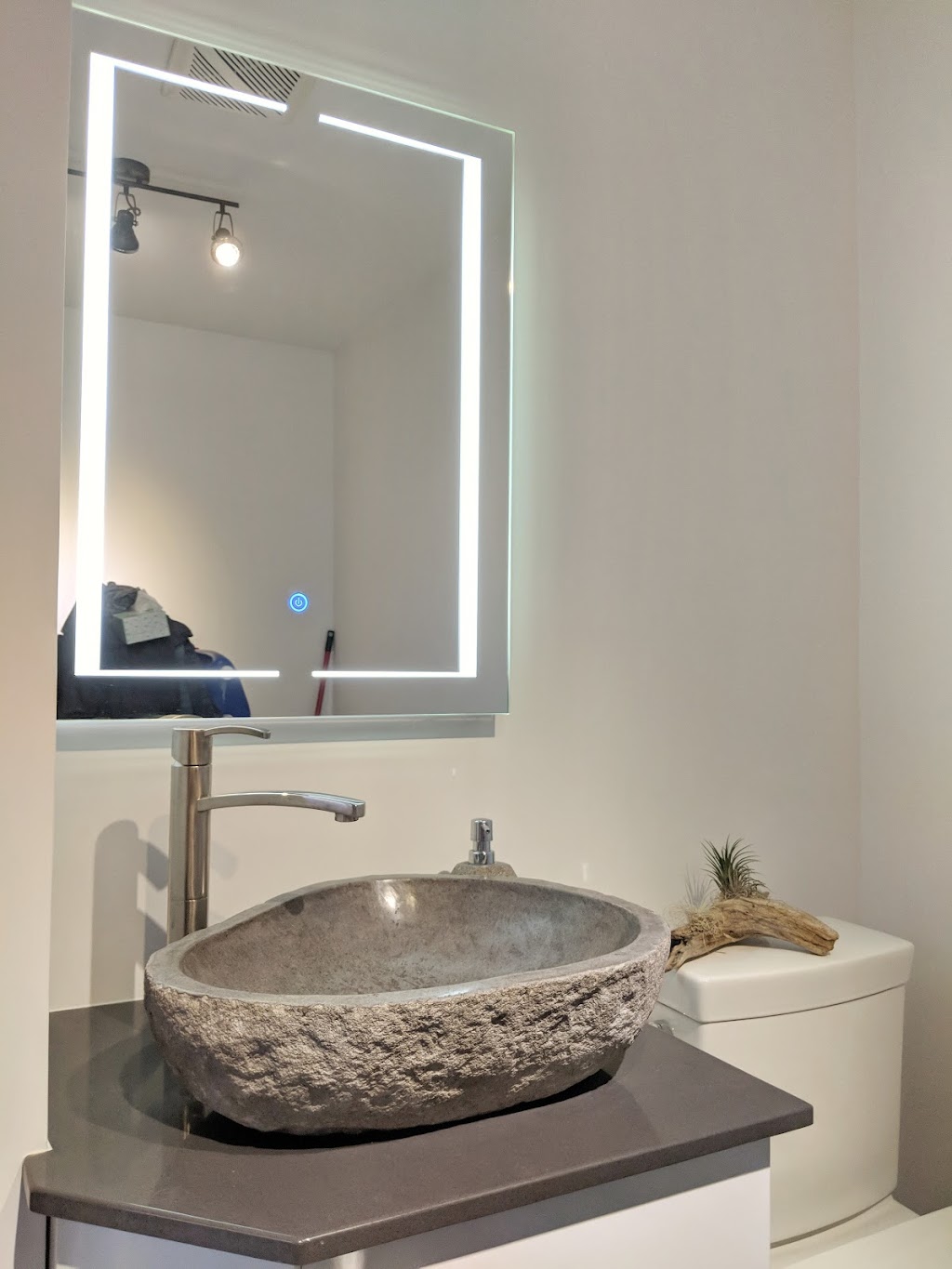 Skyllas Sunstrum | 307 Rue Théberge, Terrebonne, QC J6W 2R3, Canada | Phone: (438) 391-3884