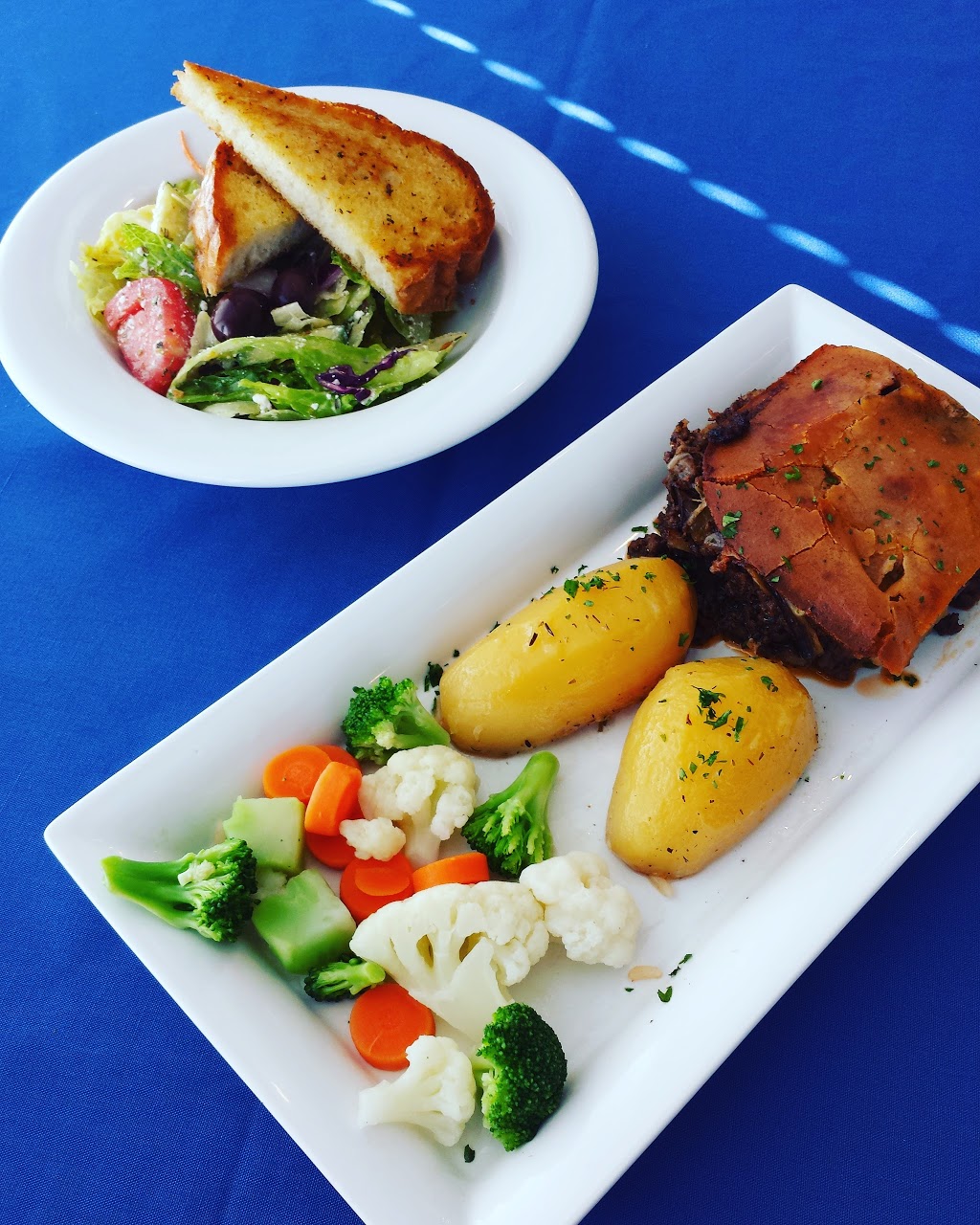 Helios Restaurant | 241 St Marys Rd, Winnipeg, MB R2H 1J4, Canada | Phone: (204) 233-3655