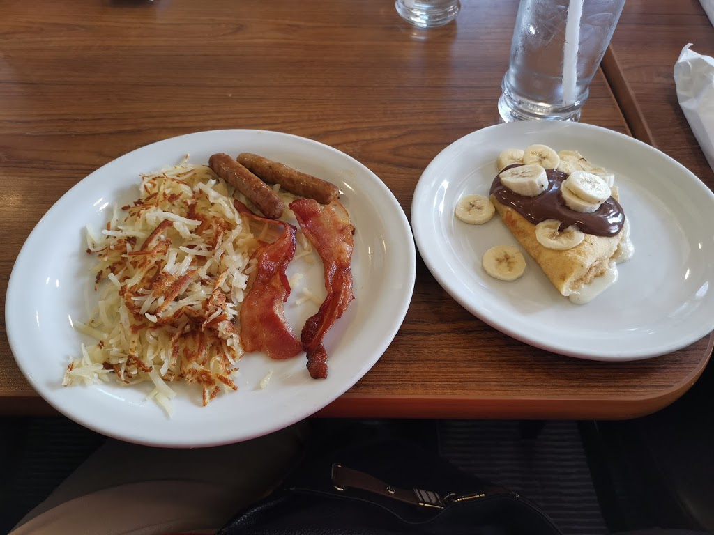 Dennys | 398 N Front St, Belleville, ON K8P 3C9, Canada | Phone: (613) 962-6634