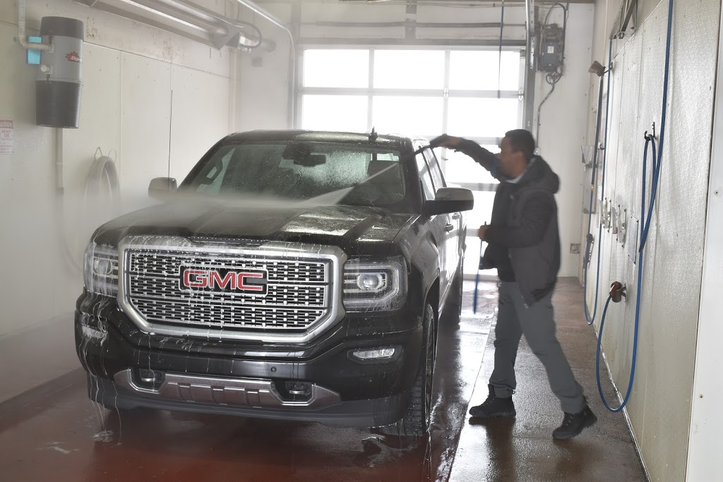 McKnight Village Car Wash | 5509 Falsbridge Dr, Calgary, AB T3J 3E8, Canada | Phone: (403) 285-8225