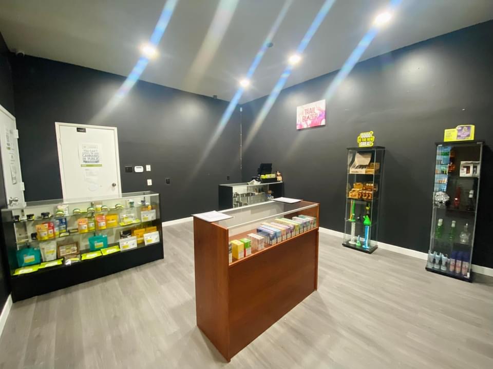Hollander Hotel & Cannabis, Vape shop | 101 Broadway St, Holland, MB R0G 0X0, Canada | Phone: (204) 526-2191