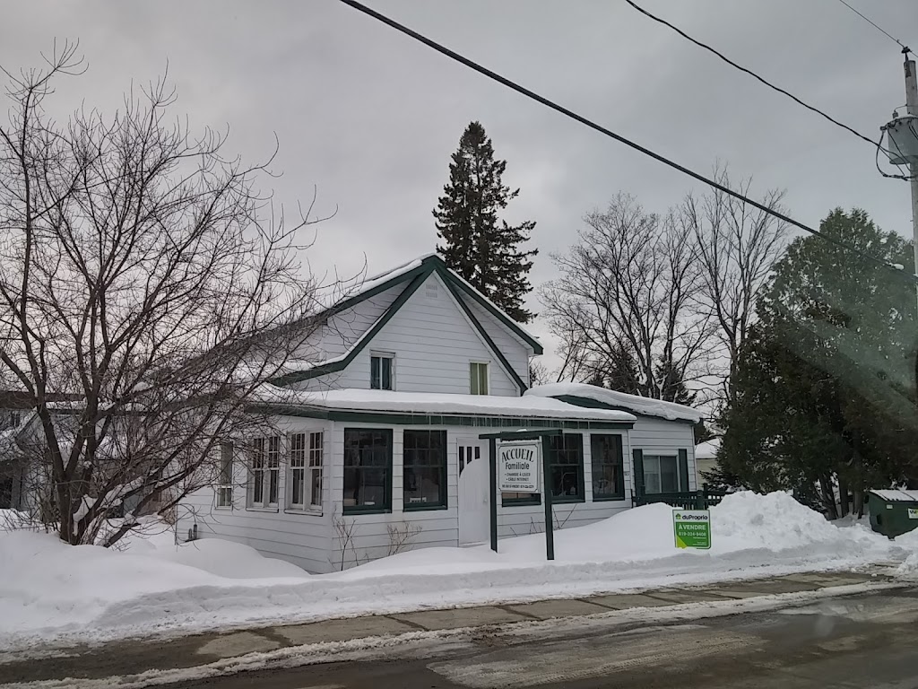 Accueil Familial | 185 Rue St Vincent, Sainte-Agathe-des-Monts, QC J8C 2B5, Canada | Phone: (819) 326-0379