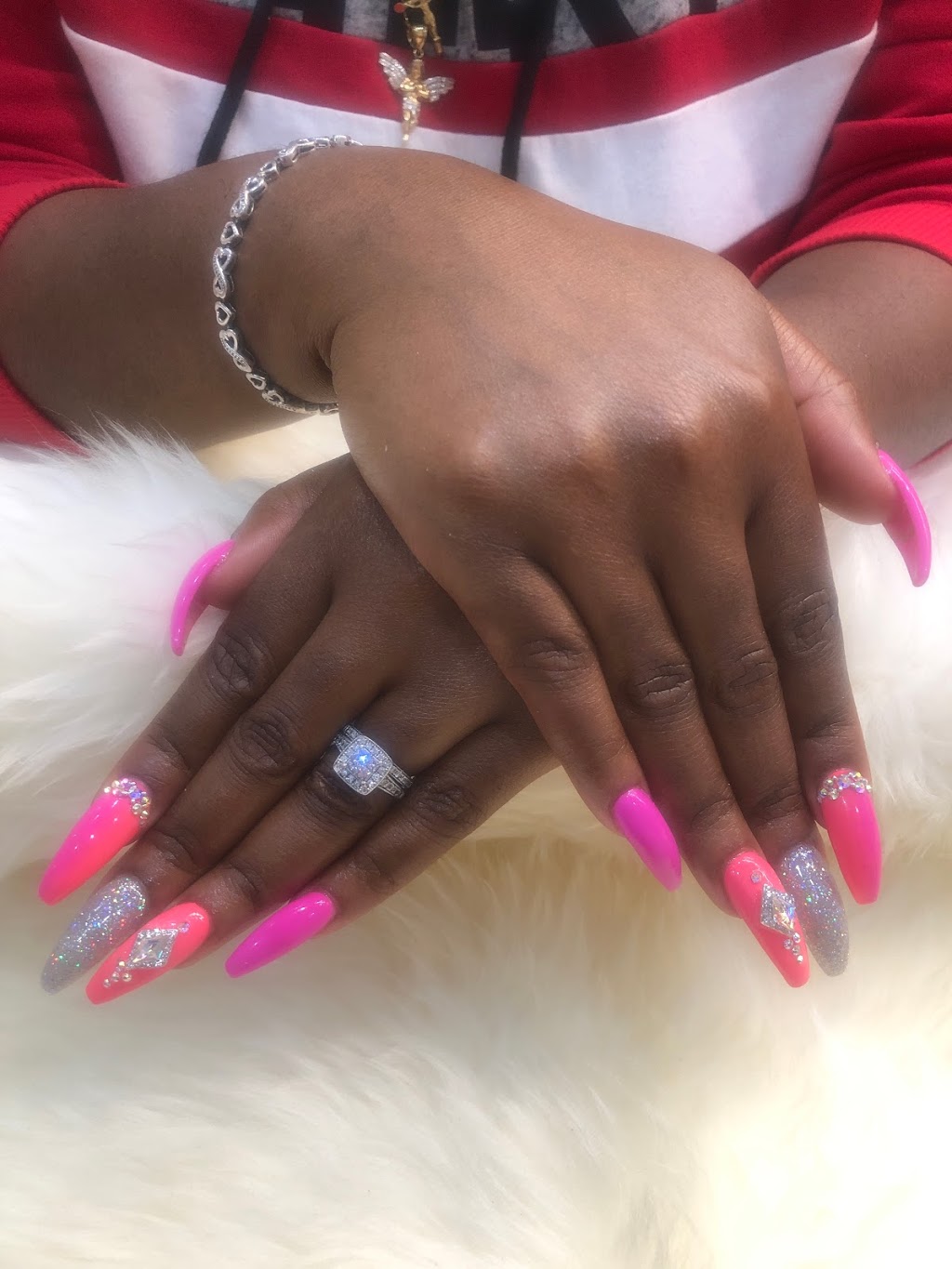 Nail Lounge & Spa | 2111 Jane St #8, North York, ON M3M 1A2, Canada | Phone: (647) 350-6888