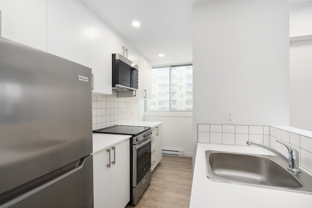 Le 2100 | 2100 Boul. de Maisonneuve Ouest # 100, Montreal, QC H3H 1K6, Canada | Phone: (514) 935-1818