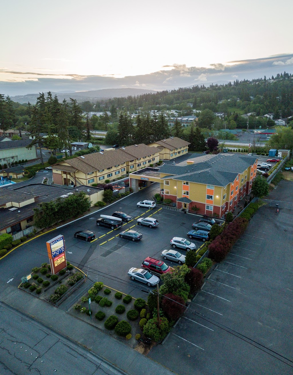 Bay City Motor Inn | 116 N Samish Way, Bellingham, WA 98225, USA | Phone: (360) 676-9191