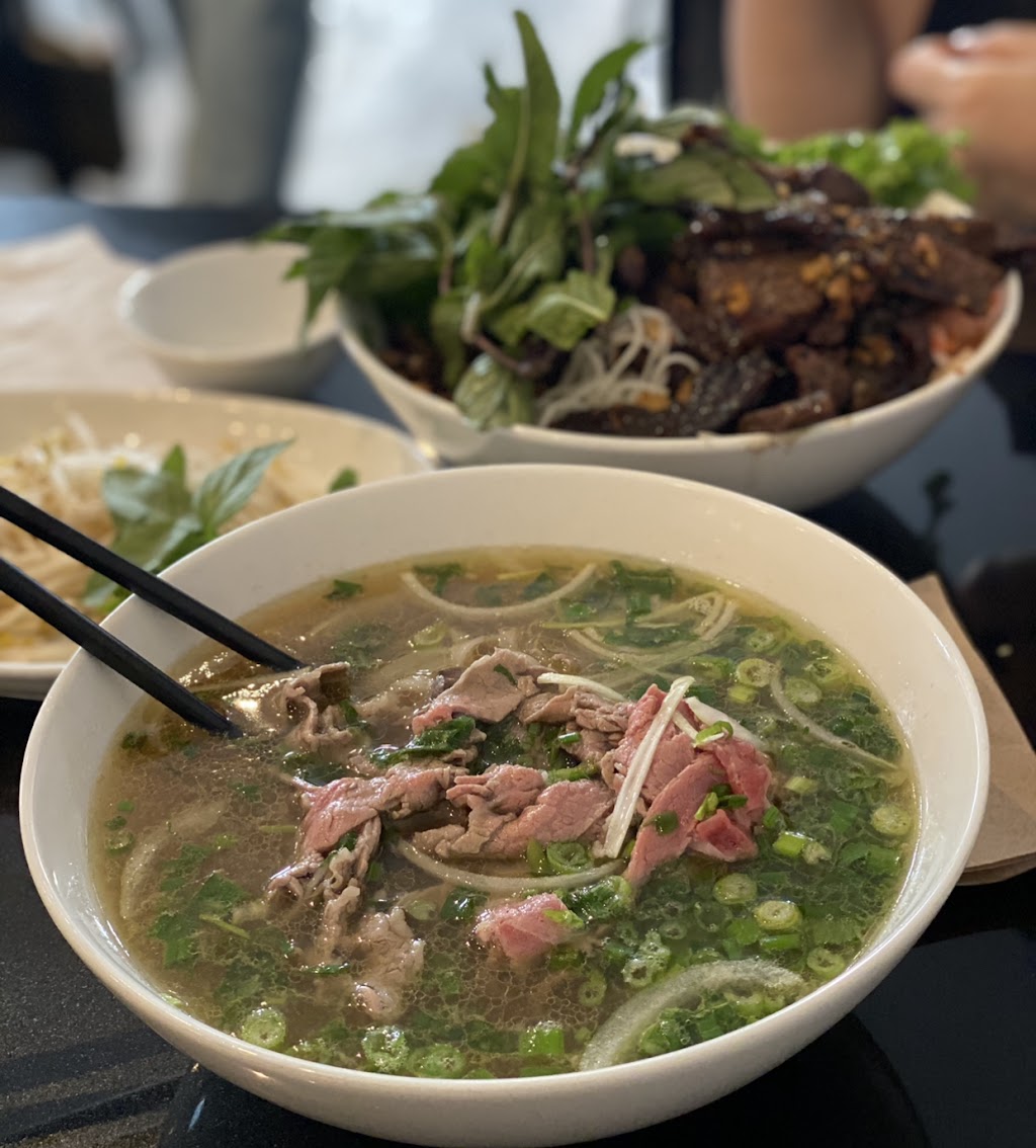 TRAN Cantine Vietnamienne | 4690 R. Notre Dame O, Montréal, QC H4C 1S6, Canada | Phone: (514) 379-4690