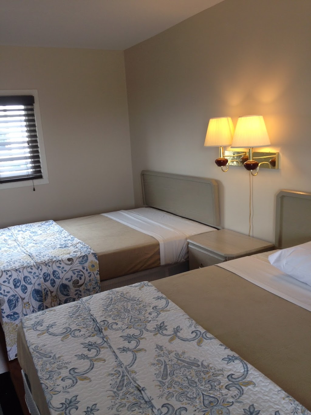 Towne & Country Motel Windsor | 2883 Howard Ave, Windsor, ON N8X 3Y4, Canada | Phone: (519) 969-9120