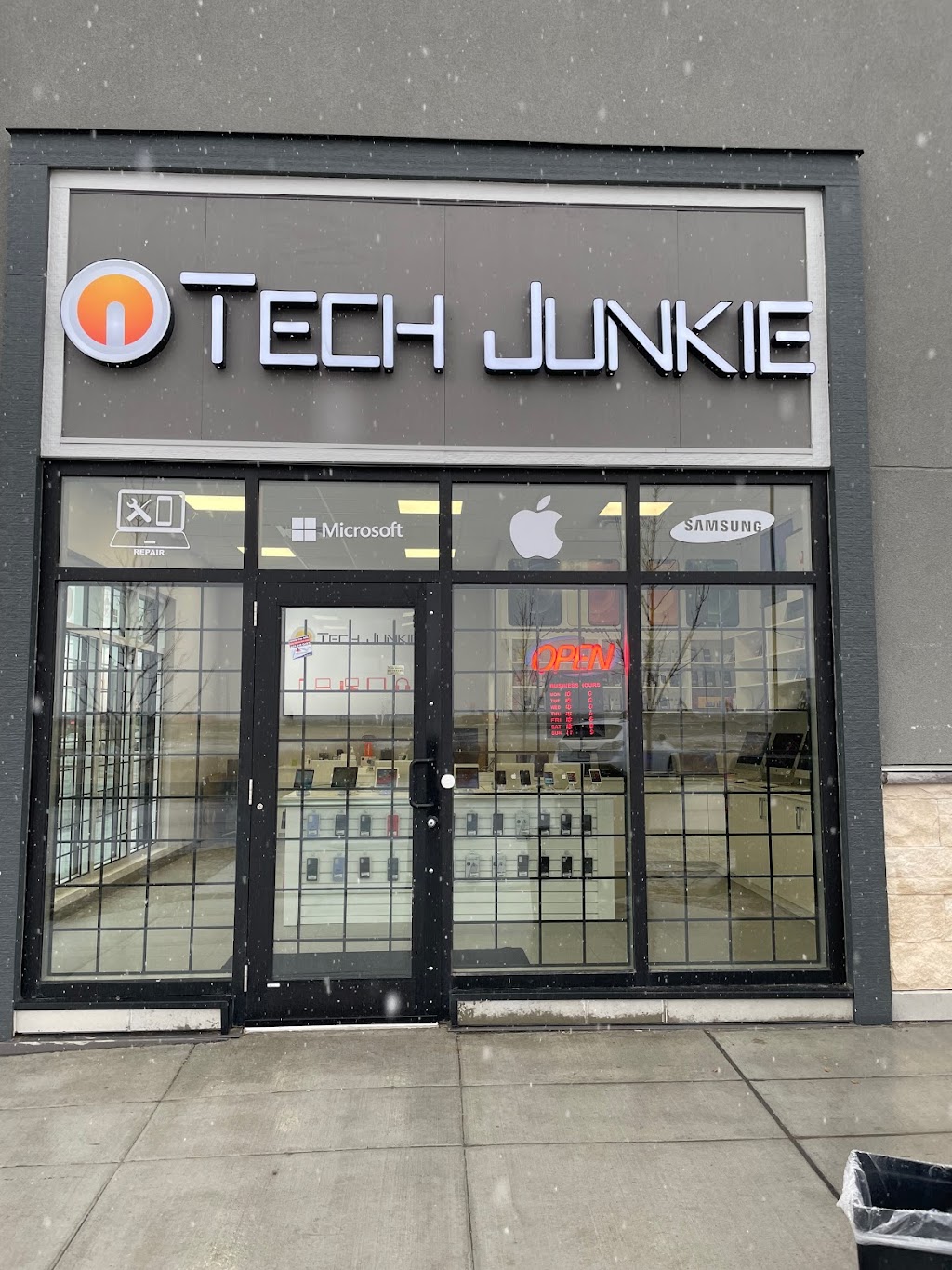 Tech Junkie | 5850 88 Ave NE #3190, Calgary, AB T3J 0Z7, Canada | Phone: (403) 909-0505
