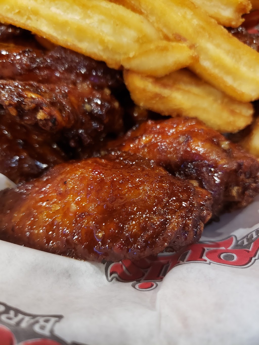 St. Louis Bar & Grill | 353 Duckworth St, Barrie, ON L4M 5C2, Canada | Phone: (705) 252-0999