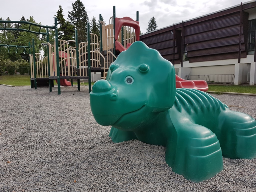 Earl Grey School | 845 Hillcrest Ave SW, Calgary, AB T2T 0Z1, Canada | Phone: (403) 777-8570