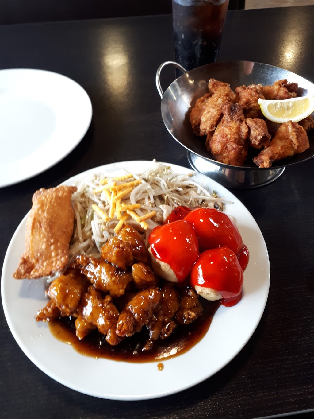 Hoys Of Simcoe Restaurant | 71 Queensway East, Simcoe, ON N3Y 4L8, Canada | Phone: (519) 426-1936
