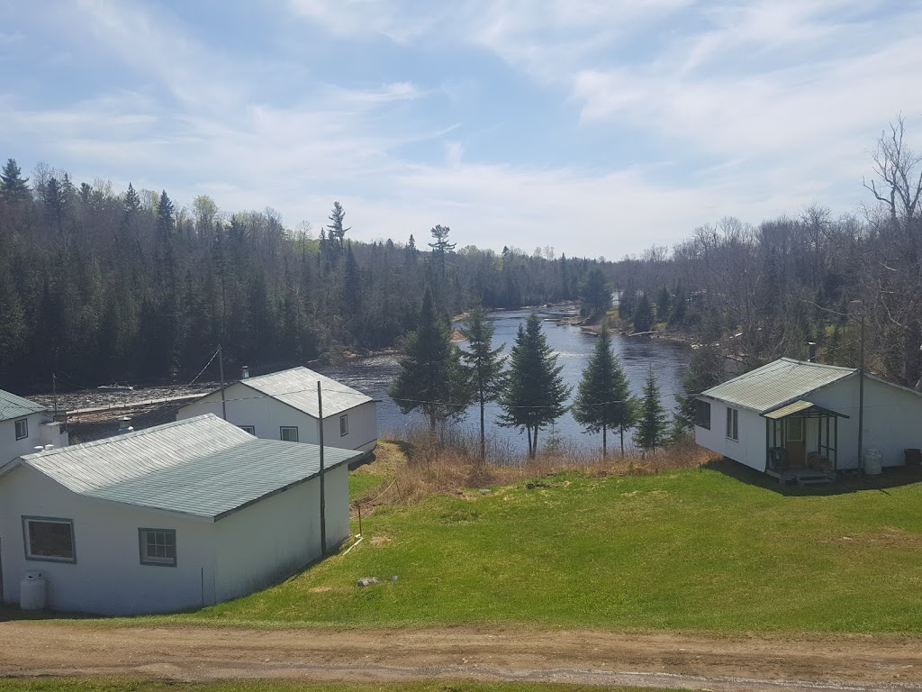 Pourvoirie Du Lac-george | 90 Chem. du Lac-Georges, Sainte-Anne-du-Lac, QC J0W 1V0, Canada | Phone: (819) 440-7086
