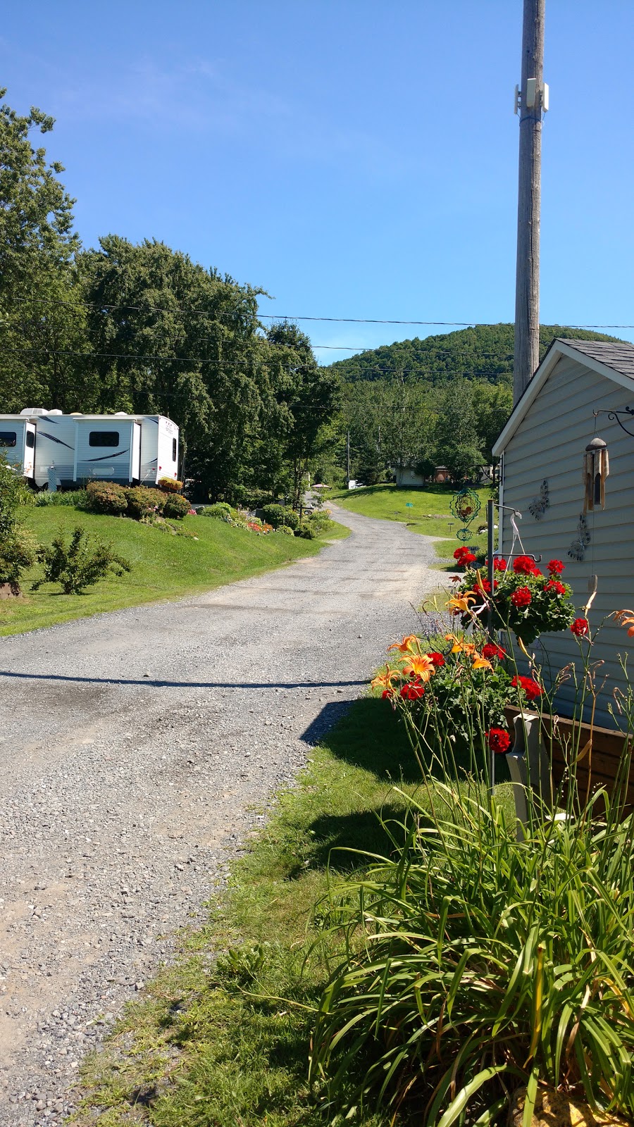 Camping Au Pied Du Mont | 3225 Rang du Cordon, Saint-Jean-Baptiste, QC J0L 2B0, Canada | Phone: (450) 467-6318