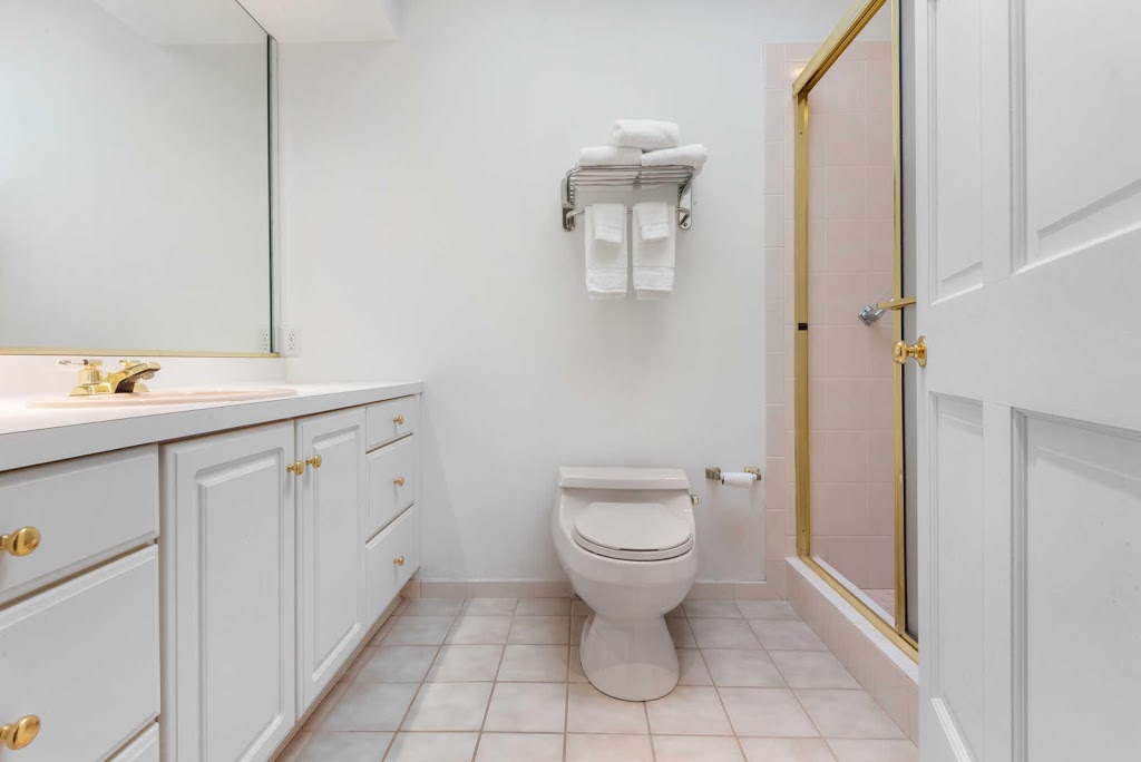 Rodeway Inn & Suites Clarence/Buffalo East | 9370 Main St, Clarence, NY 14031, USA | Phone: (716) 759-6845