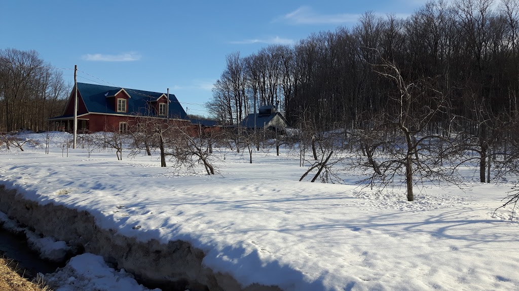 Val Des Rosacees | 3300 Montée Robillard, Mirabel, QC J7N 2S4, Canada | Phone: (450) 598-1198