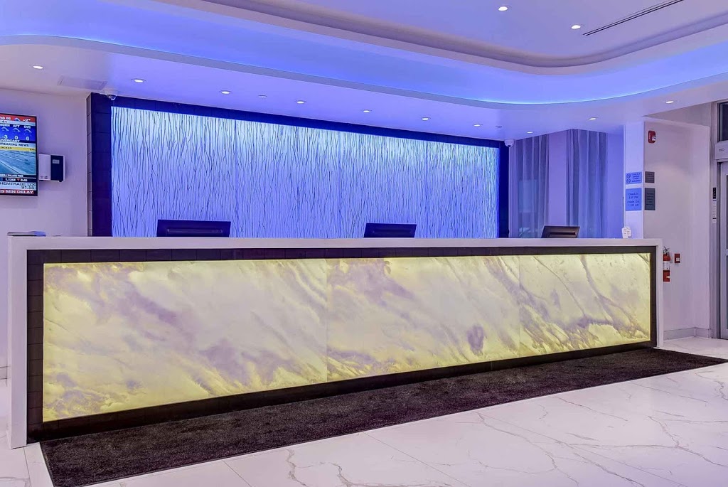 Est Hotel | 1790 Albion Rd, Etobicoke, ON M9V 4J8, Canada | Phone: (416) 747-7676