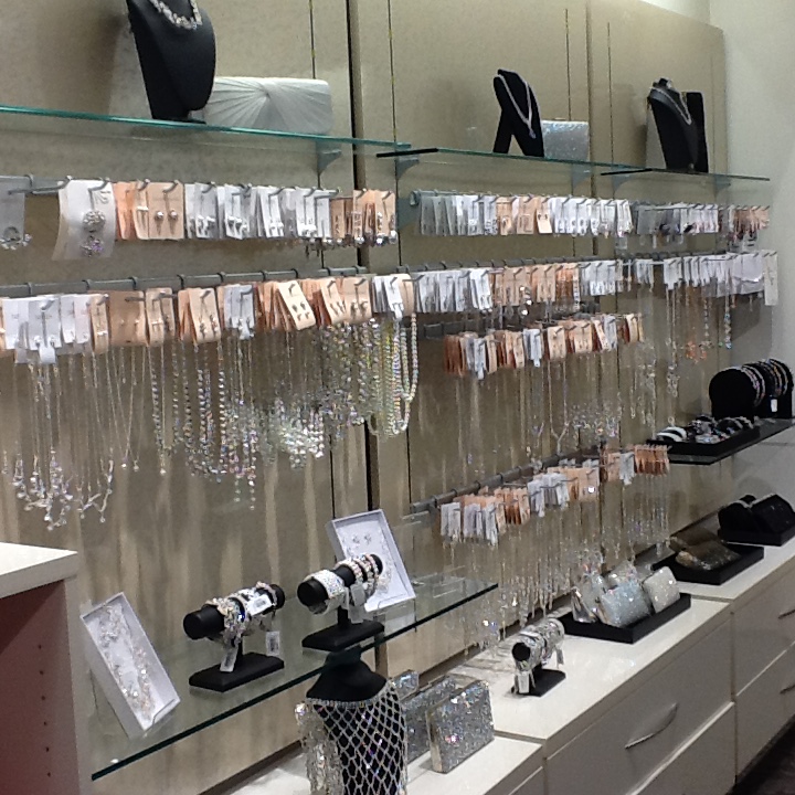Davids Bridal | 70 Pinebush Rd Unit #5, Cambridge, ON N1R 8K5, Canada | Phone: (519) 623-3150