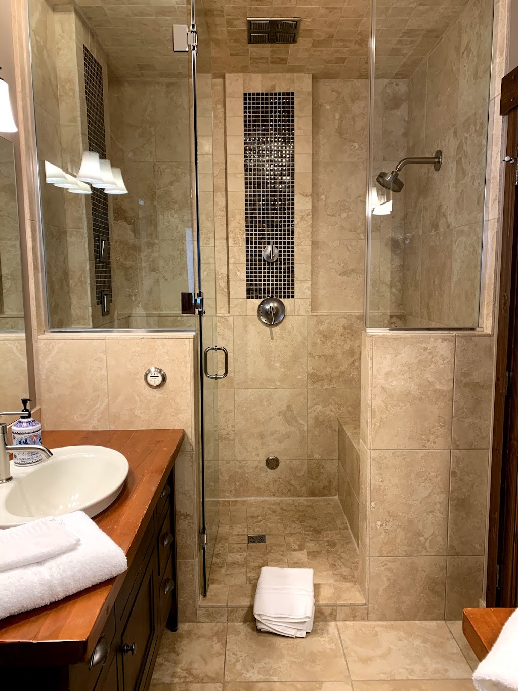 Logues Lodge Rentals Inc. | 141 Stemwinder Dr, Kimberley, BC V1A 3E9, Canada | Phone: (250) 602-9193