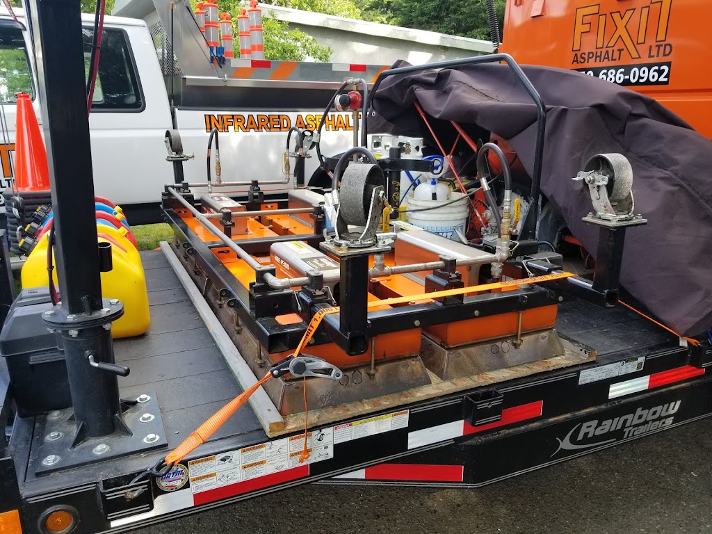 Fixit Asphalt Ltd | 512 Lone Tree Pl, Victoria, BC V9B 6G9, Canada | Phone: (250) 686-0962