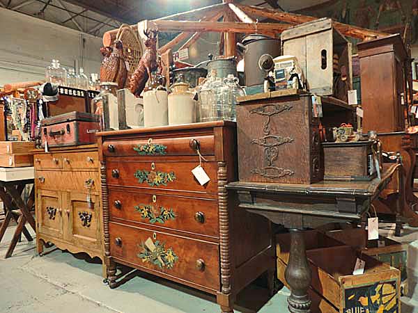 Thornbury Antique Market | Kings Court, (Hwy, 99 King St E #26, Thornbury, ON N0H 2P0, Canada | Phone: (226) 665-8999
