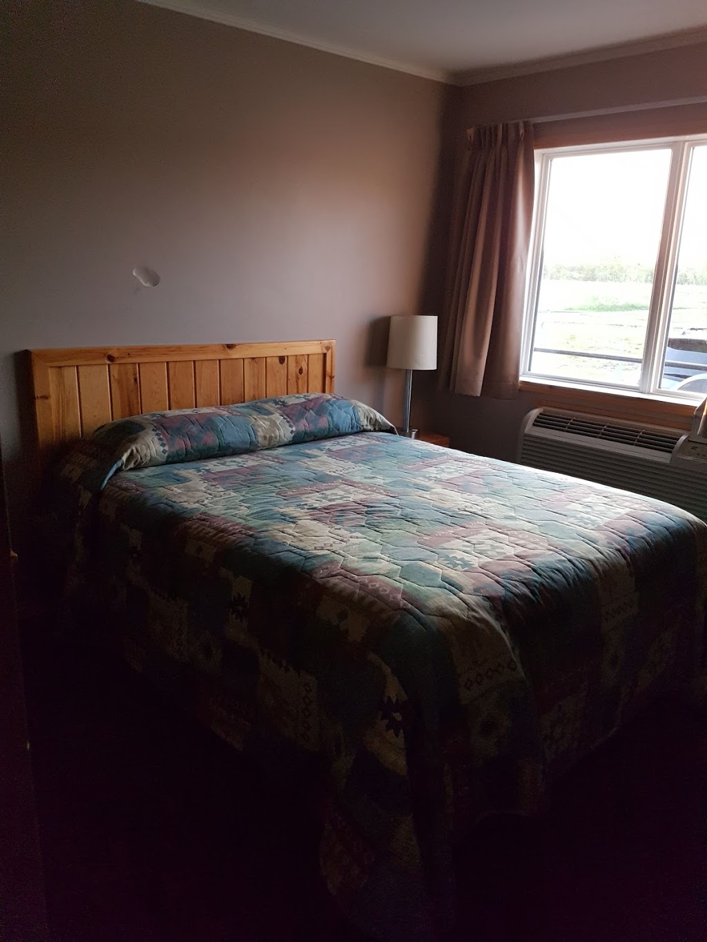 Richer Inn Motor Hotel | Ste. Anne, MB R0E 1S0, Canada | Phone: (204) 422-5482