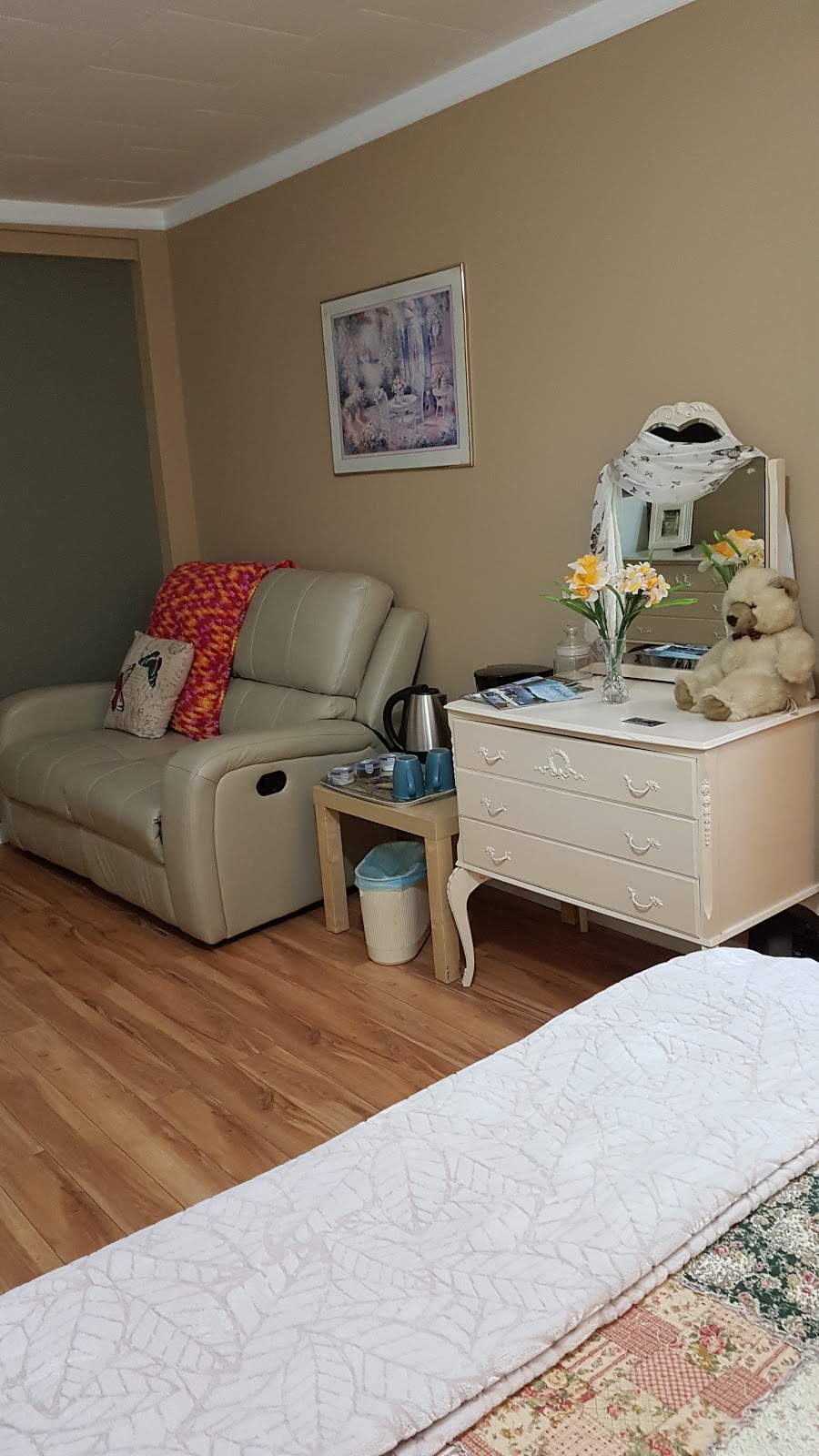 Bear & Butterfly Bed and Breakfast | 755 Jones Rd, Gravenhurst, ON P1P 1R1, Canada | Phone: (705) 394-4981