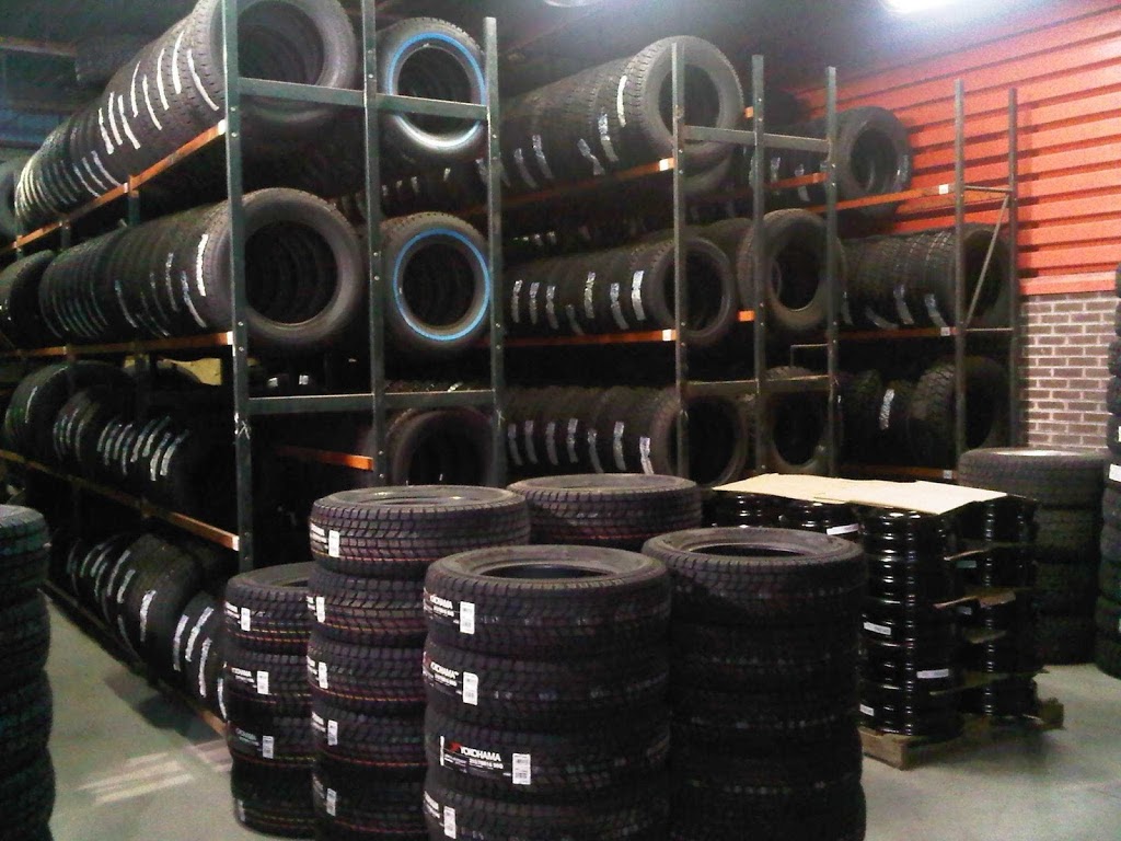 Distribution Pneus Québec | 866 Rue Jacques-Bédard, Québec, QC G2N 1E3, Canada | Phone: (418) 849-5738