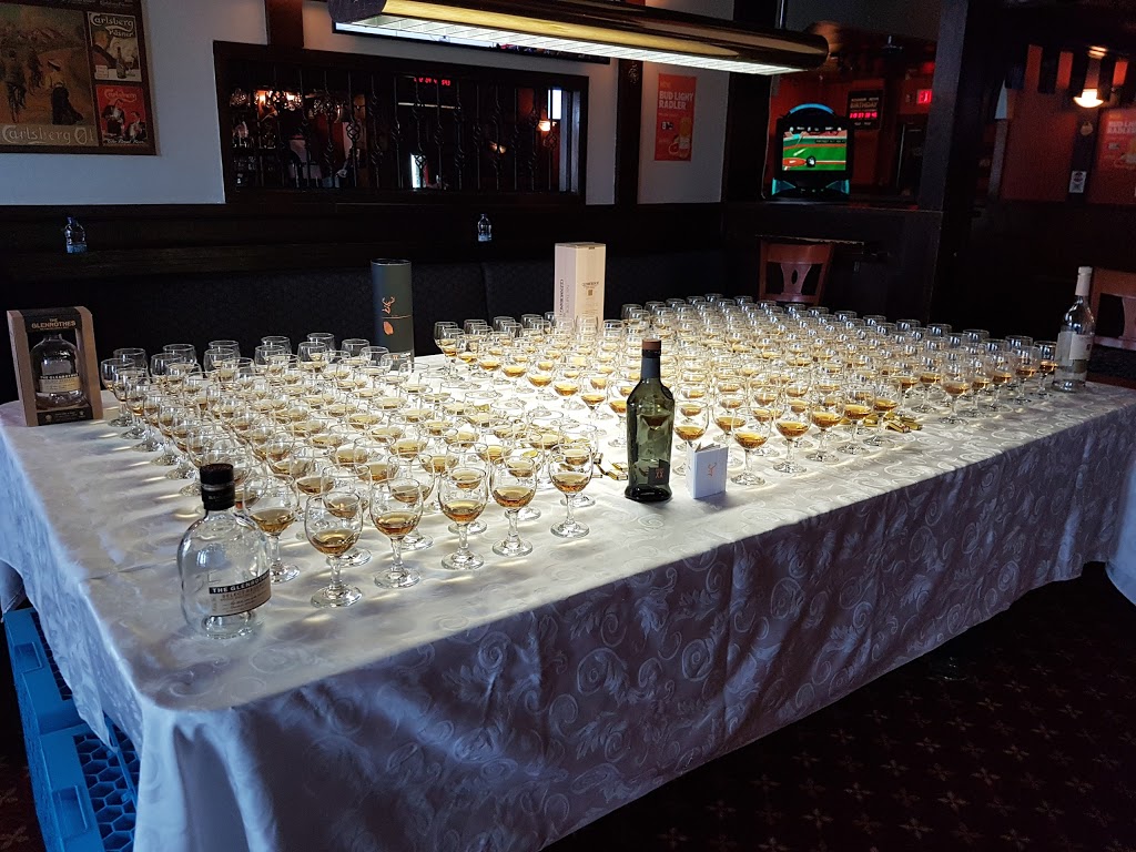 Blackburn Arms Pub Restaurant | 2586 Innes Rd, Gloucester, ON K1B 4Z6, Canada | Phone: (613) 830-4829