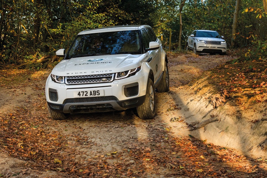 Land Rover Winnipeg | 10-3965 Portage Ave, Winnipeg, MB R3K 2G8, Canada | Phone: (204) 452-8030