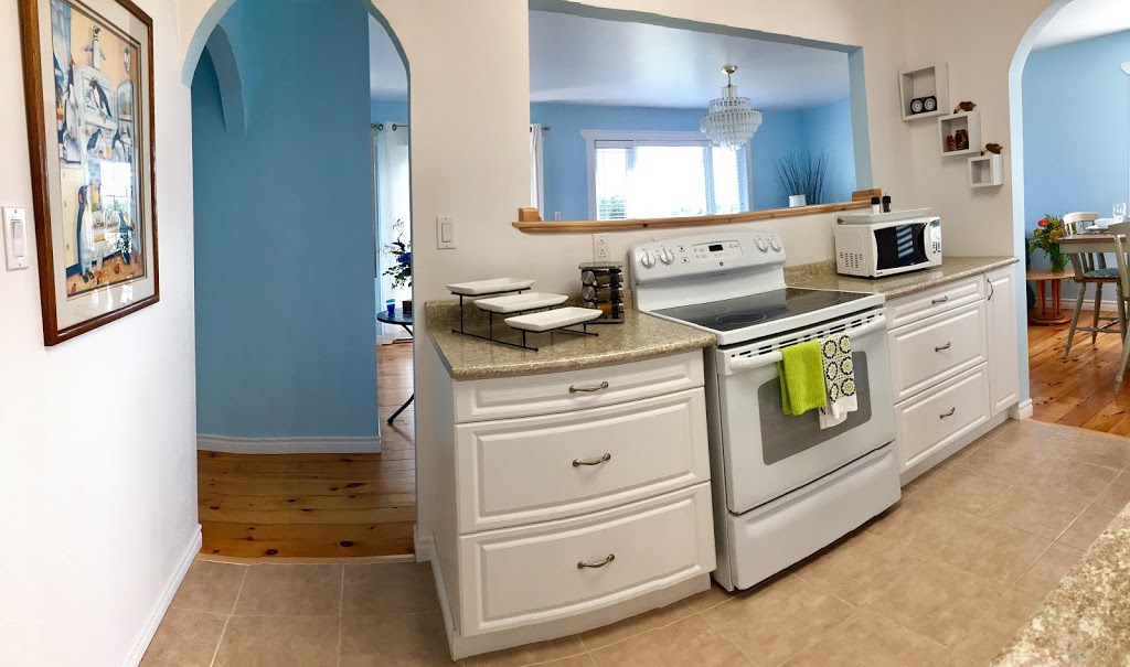 The Blue Birdies Nest | 16 Birdie Dr, Fenelon Falls, ON K0M 1N0, Canada | Phone: (416) 720-9503