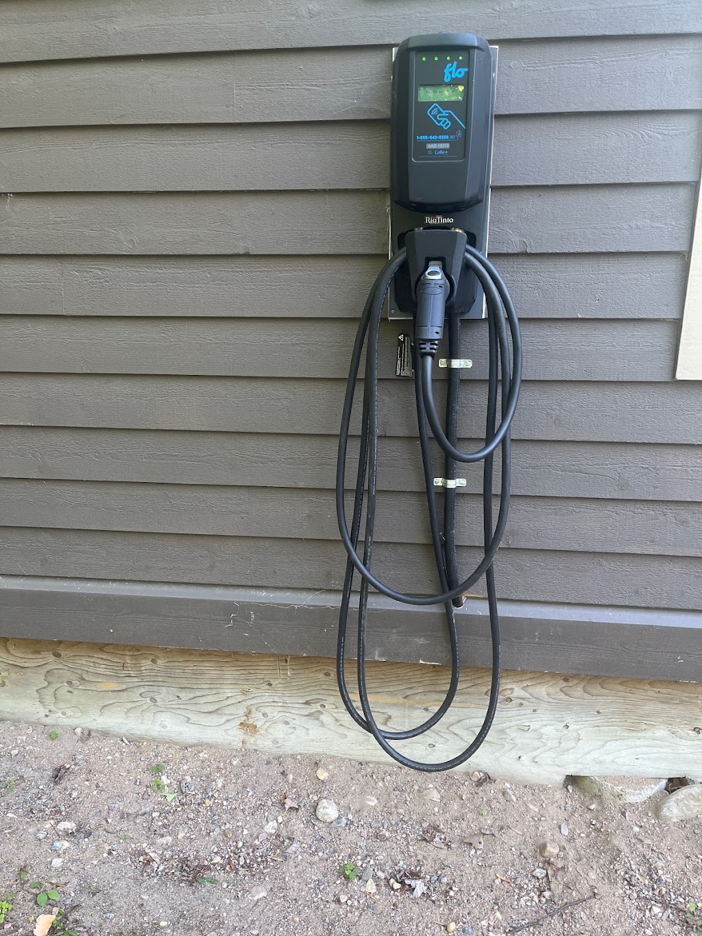 FLO Charging Station | 1052 Rat Bay Rd, Huntsville, ON P1H 2J6, Canada | Phone: (844) 825-3356