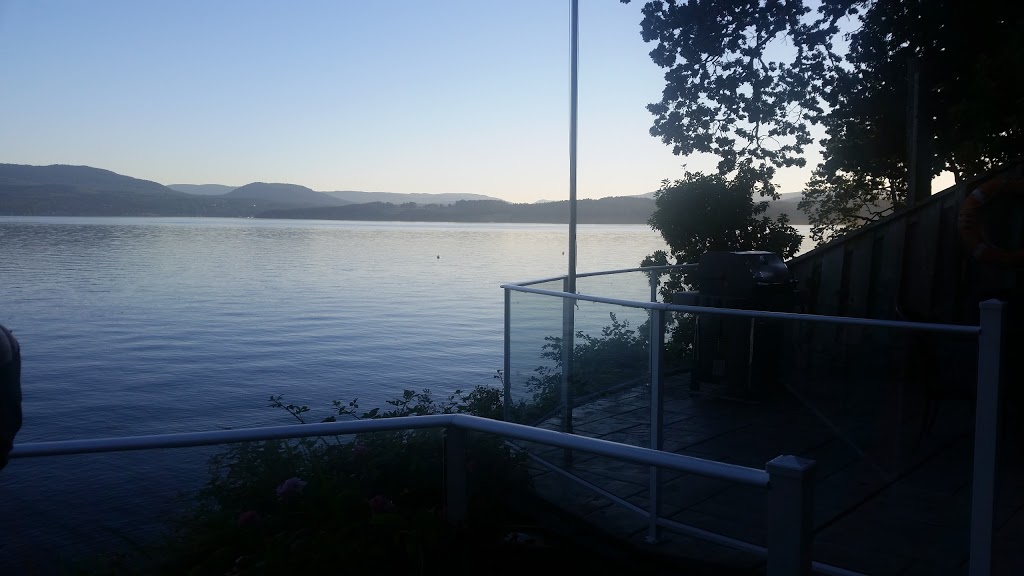 Inlet Beach House B&B | 10830 Madrona Dr, North Saanich, BC V8L 5P1, Canada | Phone: (250) 656-3239