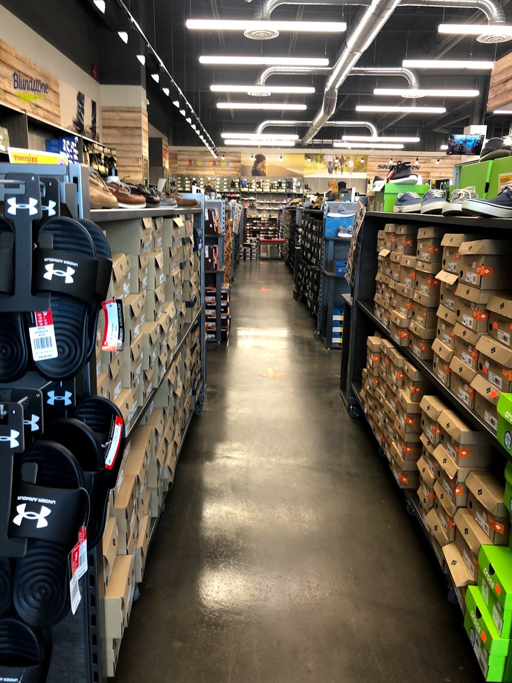 Tootsies Shoe Market | 435 Stone Rd W, Guelph, ON N1G 2X6, Canada | Phone: (519) 821-5448