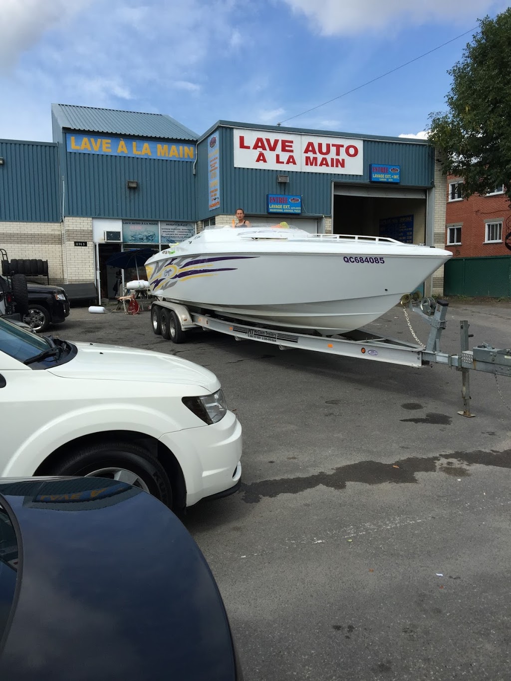 Lave Auto 1Loti carwash | 8969 Rue Airlie, LaSalle, QC H8R 2A2, Canada | Phone: (514) 365-6178